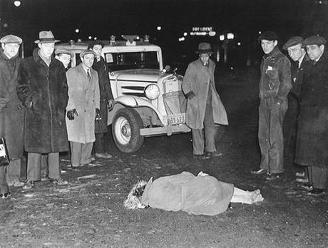 Fotografías de Arthur H. Fellig, Weegee, en la escena del crimen. 