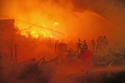 EEUU: Evacúan 20 mil casas por incendio en San Diego