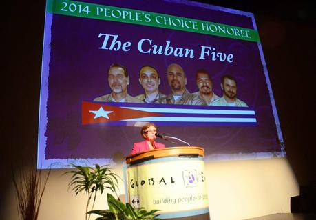Ovación para los 5 Cubanos al recibir el Premio por los Derechos Humanos en EE.UU
