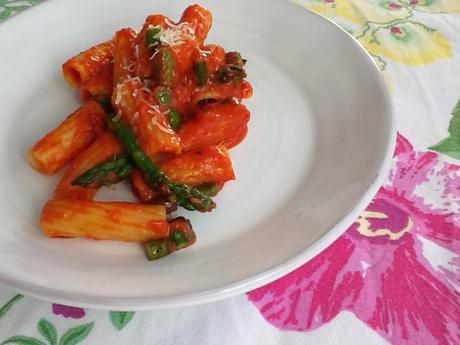 Rigatoni con espárragos verdes Rigatoni con espárragos verdes