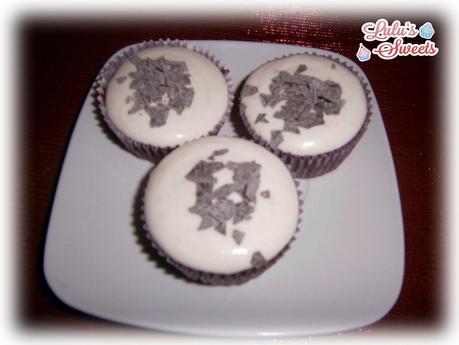 CUPCAKES DE CHOCOLATE Y CREAM CHEESE FROSTING DE PLÁTANO