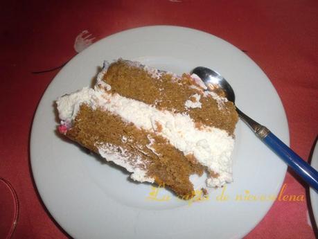 Tarta Draculaura de chocolate, nata y frosting de queso Tarta Draculaura de chocolate, nata y frosting de queso