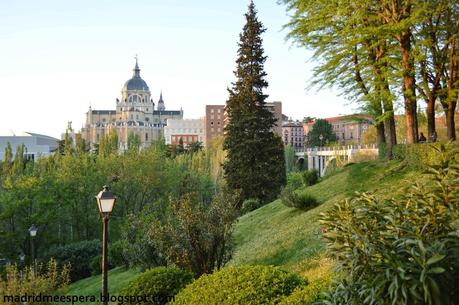 Vistas del Viaducto de Segovia y La Almudena Vistas del Viaducto de Segovia y La Almudena