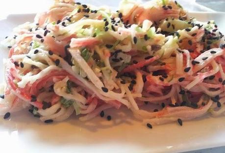 Ensalada de cangrejo jamón aguacate sésamo tostado y mayonesa ligeramente ácida Ensalada de cangrejo jamón aguacate sésamo tostado y mayonesa ligeramente ácida
