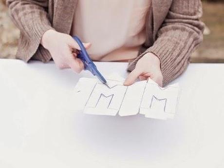 DIY iniciales de los novios: Unas letras con lana muy cucas DIY iniciales de los novios: Unas letras con lana muy cucas