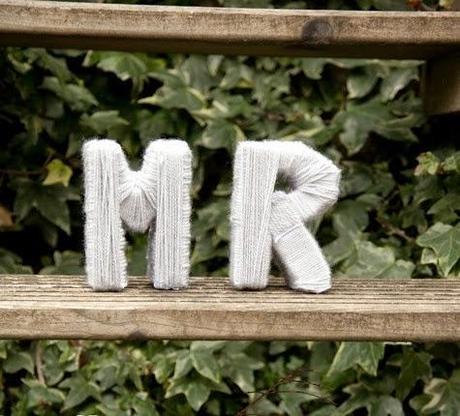 DIY iniciales de los novios: Unas letras con lana muy cucas DIY iniciales de los novios: Unas letras con lana muy cucas