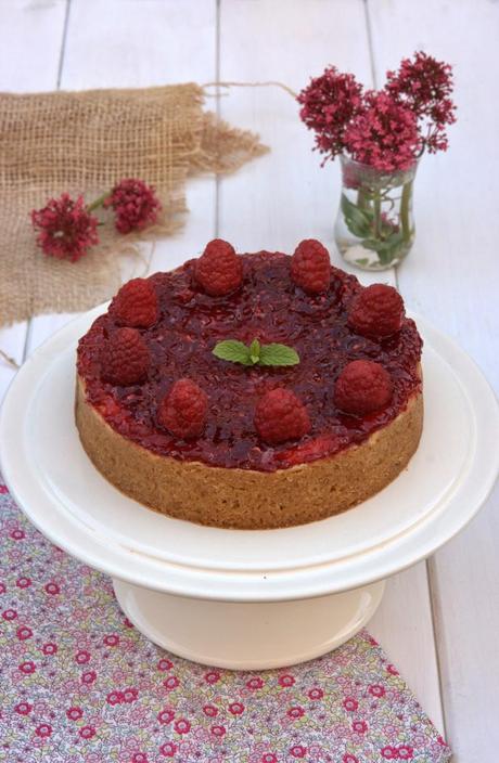 Tarta de queso con mermelada de frambuesa