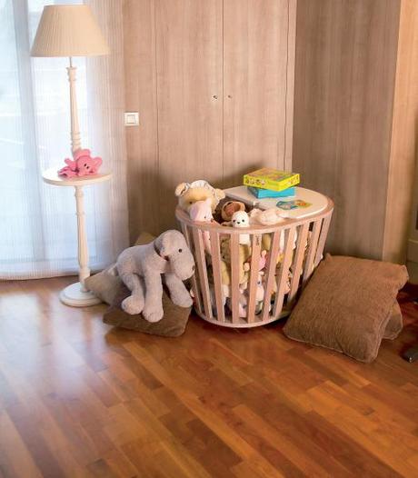 Diseño y funcionalidad con la nueva minicuna de Guum Barcelona minicuna juguetero