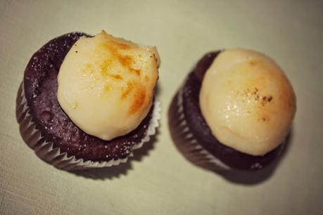 CUPCAKES DE CHOCOLATE Y CREMÉ BRULEÉ CUPCAKES DE CHOCOLATE Y CREMÉ BRULEÉ