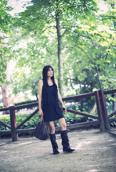 street style barbara crespo el retiro black hector boots fashion blogger outfit blog de moda lbd