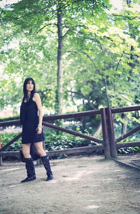 street style barbara crespo el retiro black hector boots fashion blogger outfit blog de moda lbd