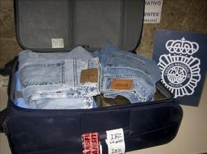 Objetivo cocaína: Grupo de Estupefacientes de Barajas coca impregnada en pantalones