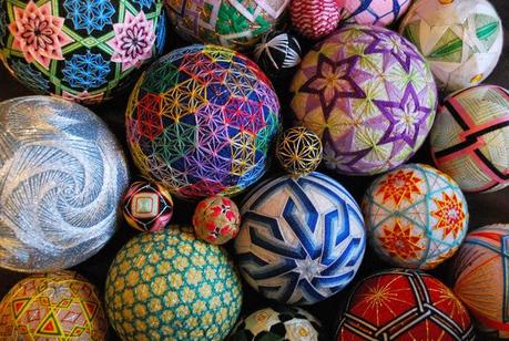 Bolas Temari. El arte textil japonés de la abuela de NanaAkua