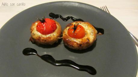 CHAMPIÑONES RELLENOS DE MOZZARELLA, CHERRYS Y CREMA DE VINAGRE BALSÁMICO