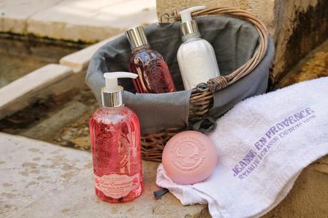 Jeanne en Provence abre su primer showroom boutique en Saint-Paul de Vence Jeanne en Provence abre su primer showroom boutique en Saint-Paul de Vence