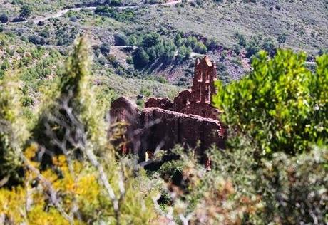 Castillo de Montornés, senderismo en del Desierto de las Palmas Castillo de Montornés, senderismo en del Desierto de las Palmas