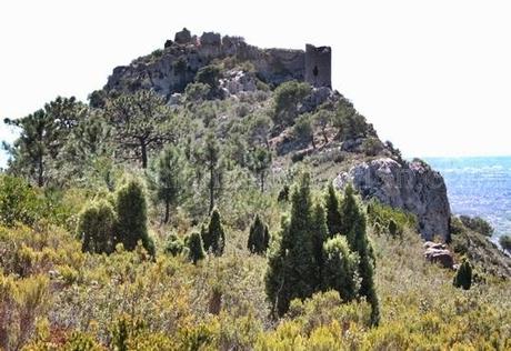 Castillo de Montornés, senderismo en del Desierto de las Palmas Castillo de Montornés, senderismo en del Desierto de las Palmas