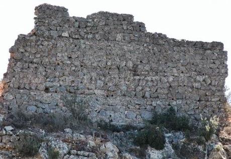 Castillo de Montornés, senderismo en del Desierto de las Palmas Castillo de Montornés, senderismo en del Desierto de las Palmas