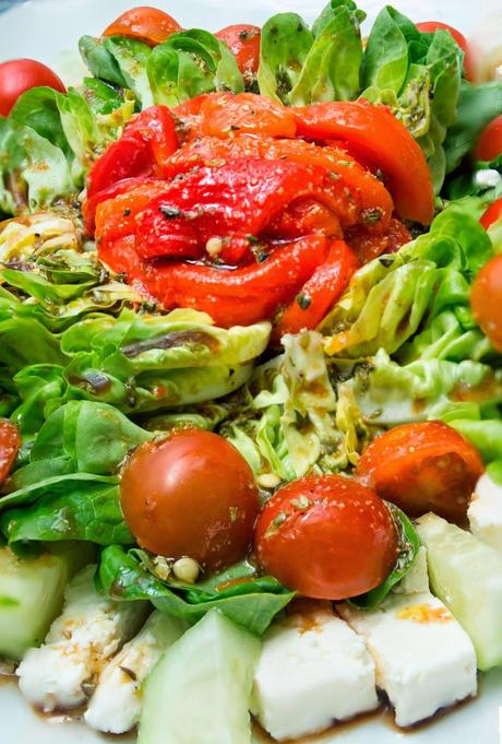 ensalada griega de pimientos asados caseros y queso feta ensalada griega de pimientos asados caseros y queso feta