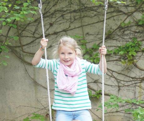 Sunday Bloody Sunday Niña en el columpio