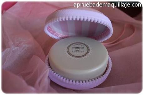 Pink Box de mayo de Etude House Macaron con precious mineral magic any cushion tono Magic Mint de Etude House