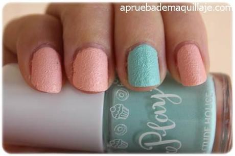 Pink Box de mayo de Etude House Swatch 1 de los esmaltes de uñas play texture sugar powder nails de Etude House tonos 192 y 194