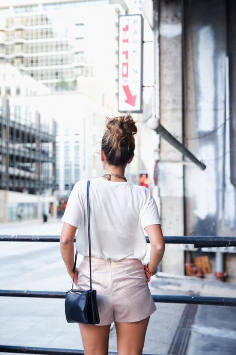 THE EYEBALL Shorts_Metallic-Silver_Sandals-Outfit-Street_Style-12