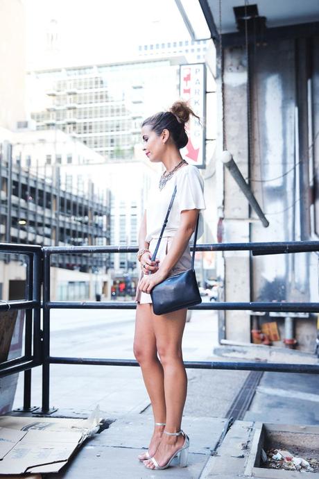 THE EYEBALL Shorts_Metallic-Silver_Sandals-Outfit-Street_Style-30