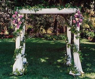 decoracion bodas jardines altares al aire libre con flores