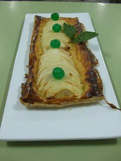 BANDA DE MANZANA CON CREMA PASTELERA DE CIRUELAS VERDESIn... BANDA DE MANZANA CON CREMA PASTELERA DE CIRUELAS VERDESIn...