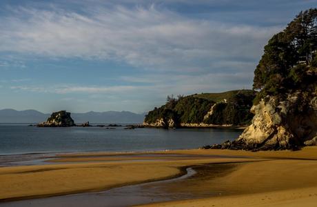 La playa de Kaiteriteri, entrada a Abel Tasman La playa de Kaiteriteri, entrada a Abel Tasman