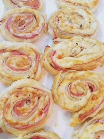 Recetas. Rollitos de hojaldre de queso y jamón cocido