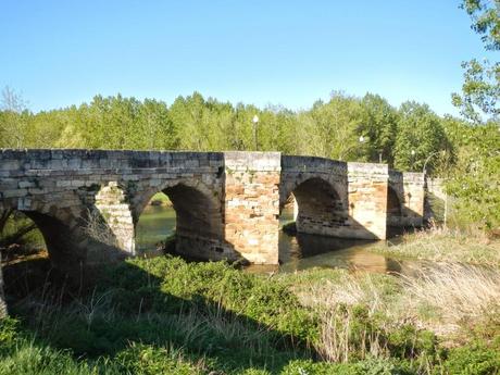 Puente Canto sobre el río Cea. Sahagún (León)