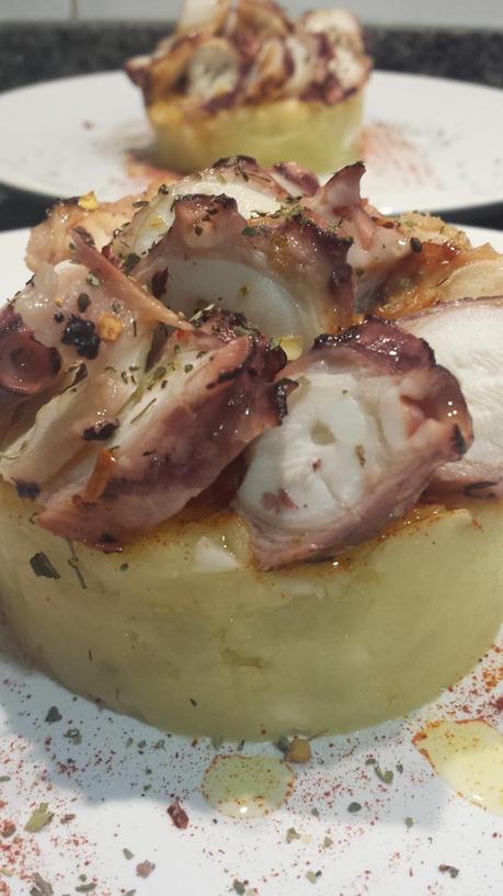 Pulpo Marinado a la Plancha sobre Papas Aliñás