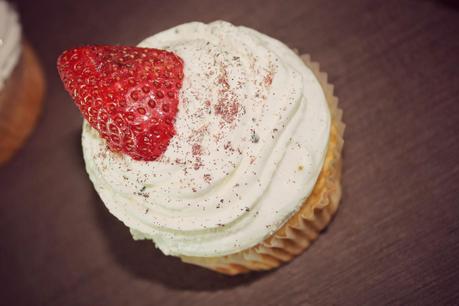 CUPCAKES PAVLOVA CUPCAKES PAVLOVA