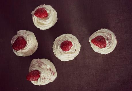 CUPCAKES PAVLOVA CUPCAKES PAVLOVA