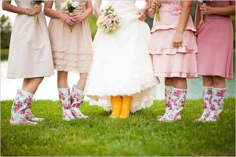 Bodas con lluvia, ¡Complementa de forma divertida tu look! botas2