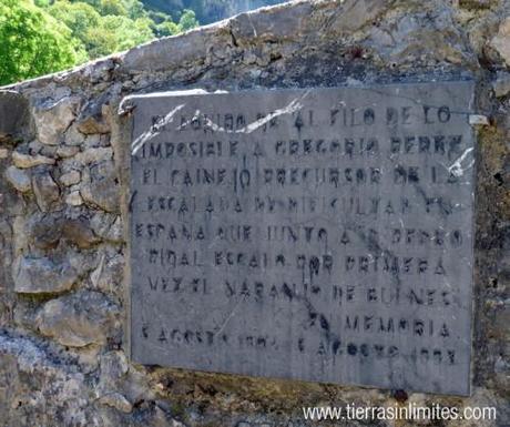 El Cainejo, primera ascensión al Urriellu Placa en el cementerio de Caín dedicada a