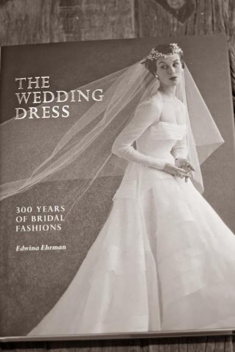 Para tus momentos de relax…Qué mejor que un buen libro sobre bodas?? Image