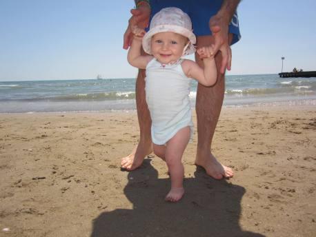 Ir a la playa con un bebe bebe en la playa