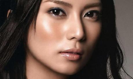 Make up de moda para la p/v 2014, las últimas tendencias en maquillaje iluminadores efecto glow