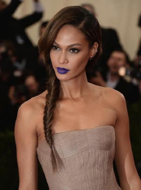 Make up de moda para la p/v 2014, las últimas tendencias en maquillaje Joan-Smalls-blue-lipstick-braid-Met-Gala-2014