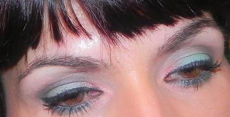 Maquillaje inspirado en nail art: Flores Vintage (look con Deborah) Maquillaje inspirado en nail art: Flores Vintage (look con Deborah)