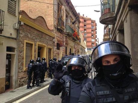 CAN VÍES, SANTS, BARCELONA, EL AY.UNTAMIENTO, YA HA CONSEGUIDO DESALOJARLOS...QUÉ PENA...!!!...27-05-2014...!!!