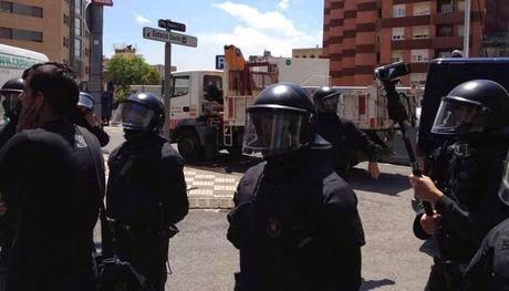 CAN VÍES, SANTS, BARCELONA, EL AY.UNTAMIENTO, YA HA CONSEGUIDO DESALOJARLOS...QUÉ PENA...!!!...27-05-2014...!!!