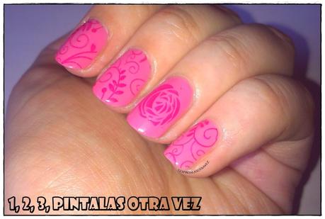 Manicura rosas estampadas