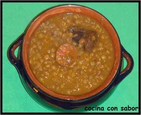 Lentejas estofadas con chorizo y butifarra negra