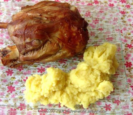 Codillo con puré de patatas a la mostaza y queso Codillo con puré de patatas a la mostaza y queso