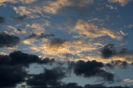 LA FOTOGRAFÍA Últimas nubes sobre fondo azul. Foto: Sara Gordón