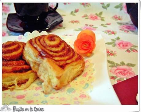Cinnamon rolls o Rollos de canela especiados Cinnamon rolls o Rollos de canela especiados